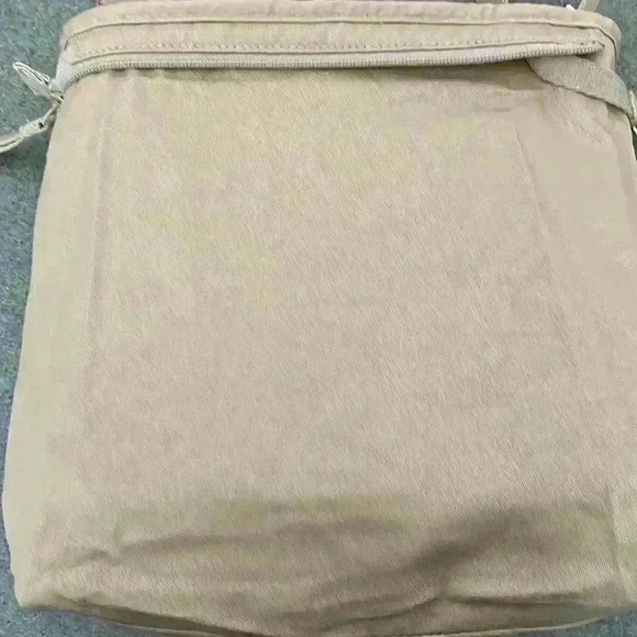 Land’s End Quilted Crossbody bag - Picture 6 of 11